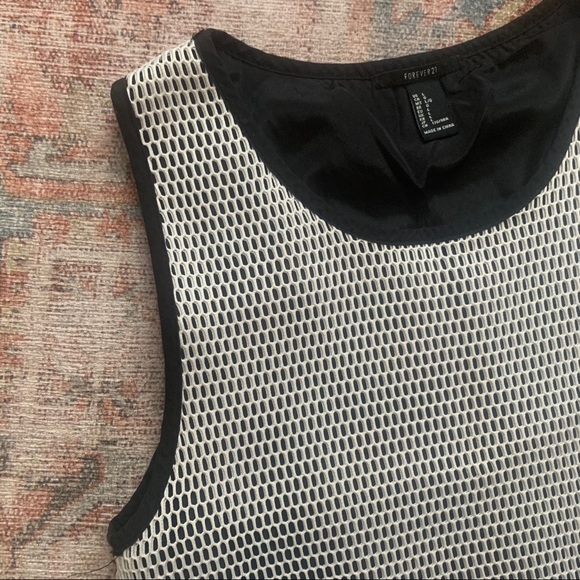 Netted Crop Top - Picture 2 of 4